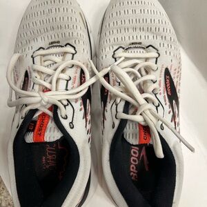 Brooks Ghost 13 Woman’s off white Running Shoes with Black & Coral Size 7.5